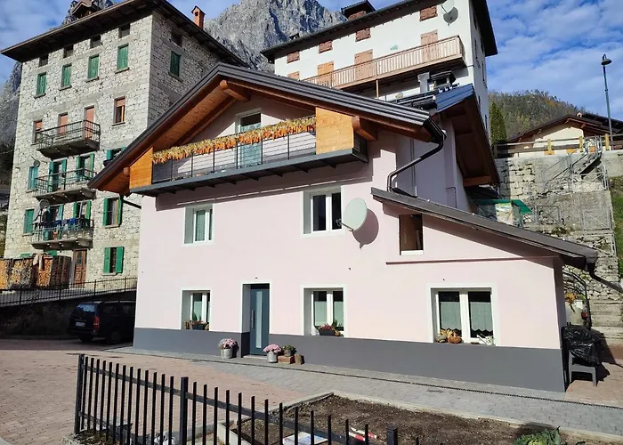 Sweet Dolomites Sauna & Jacuzzi أغوردو